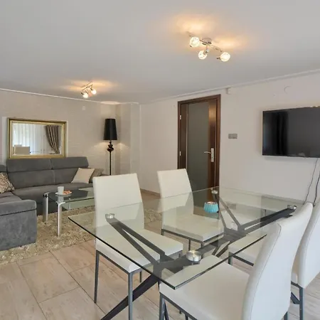 Πανσιόν Biale Tarasy 3*